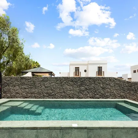 Home2book Elegant With Private Pool In *